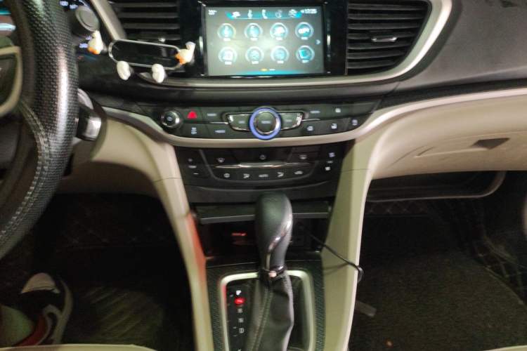 Used Buick GT 2019 15T Dual-Clutch Connected Elite Model China VI Audio And AC Panel