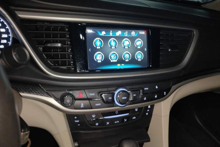Used Buick GT 2019 15T Dual-Clutch Connected Elite Model China VI Audio And AC Panel