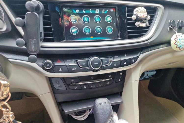 Used Buick GT 2019 15T Dual-Clutch Connected Elite Model China VI Audio And AC Panel