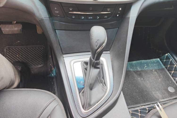 Used Buick GT 2019 18T Automatic Connected Elite Model China V Standard Audio And AC Panel