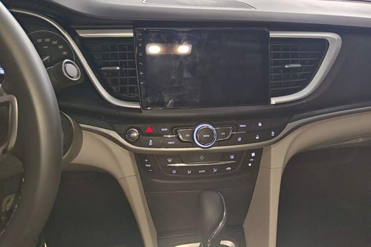 Used Buick GT 2019 15T Dual-Clutch Connected Elite Model China VI Audio And AC Panel