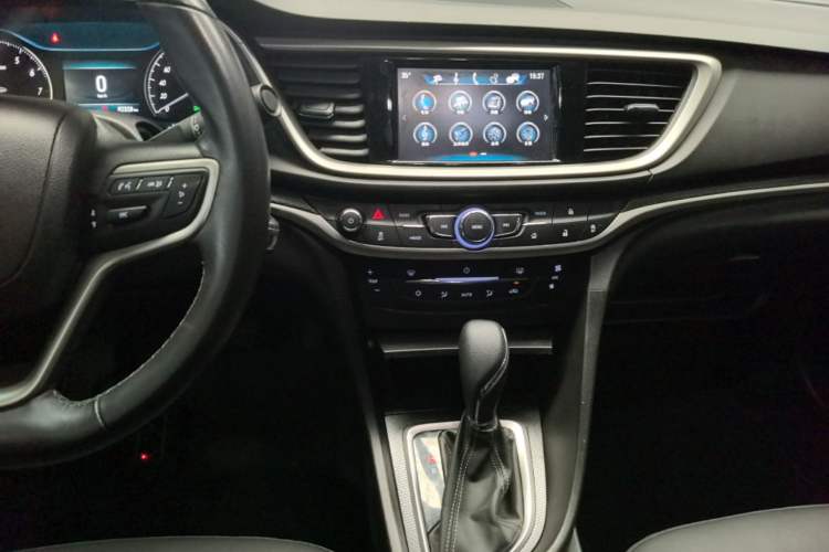 Used Buick GT 2019 18T Automatic Connected Elite Model China VI Standard Audio And AC Panel