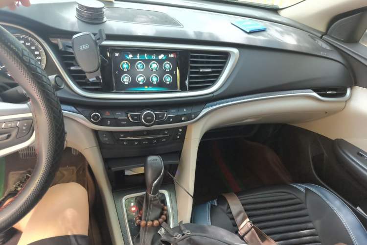 Used Buick GT 2019 15T Dual-Clutch Connected Elite Model China VI Audio And AC Panel