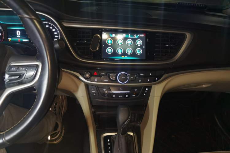 Used Buick GT 2019 15T Dual-Clutch Connected Elite Model China VI Audio And AC Panel