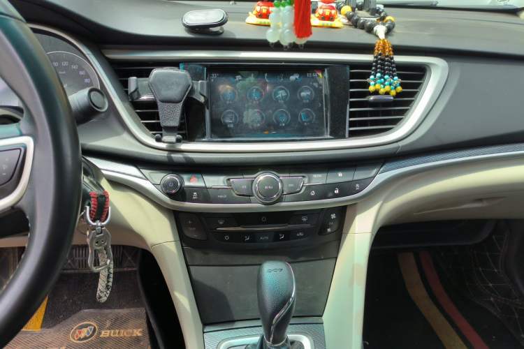 Used Buick GT 2019 15T Dual-Clutch Connected Elite Model China VI Audio And AC Panel
