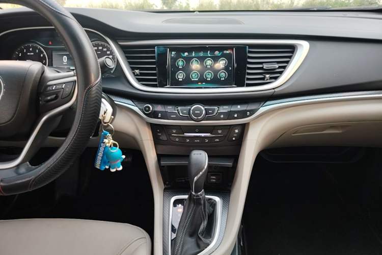 Used Buick GT 2019 15T Dual-Clutch Connected Elite Model China VI Audio And AC Panel
