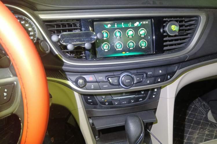 Used Buick GT 2019 15T Dual-Clutch Connected Elite Version China V Standard Audio And AC Panel