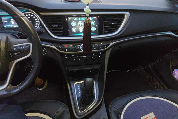 Used Buick GT 2019 18T Automatic Connected Elite Model China V Standard Audio And AC Panel