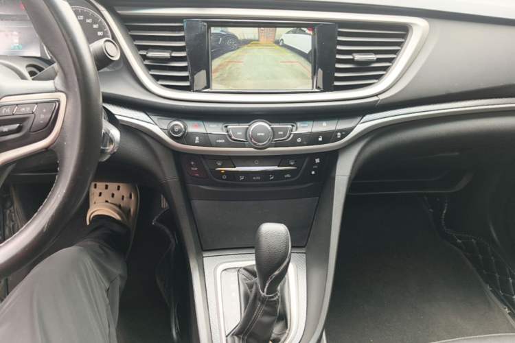Used Buick GT 2019 18T Automatic Connected Elite Model China VI Standard Audio And AC Panel
