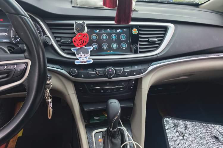 Used Buick GT 2019 15T Dual-Clutch Connected Elite Version China V Standard Audio And AC Panel
