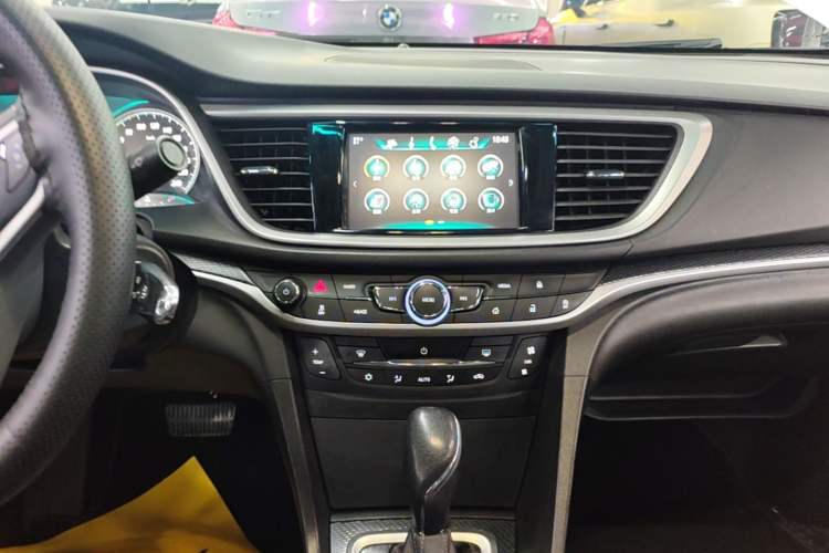 Used Buick GT 2019 18T Automatic Connected Elite Model China VI Standard Audio And AC Panel