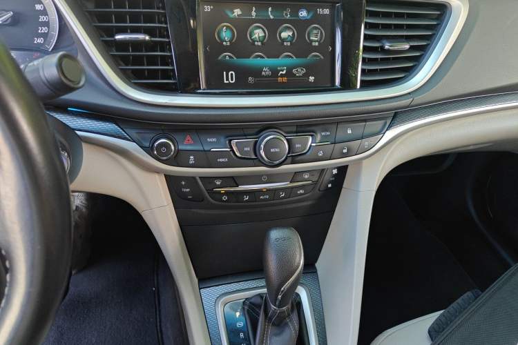 Used Buick GT 2019 15T Dual-Clutch Connected Elite Version China V Standard Audio And AC Panel