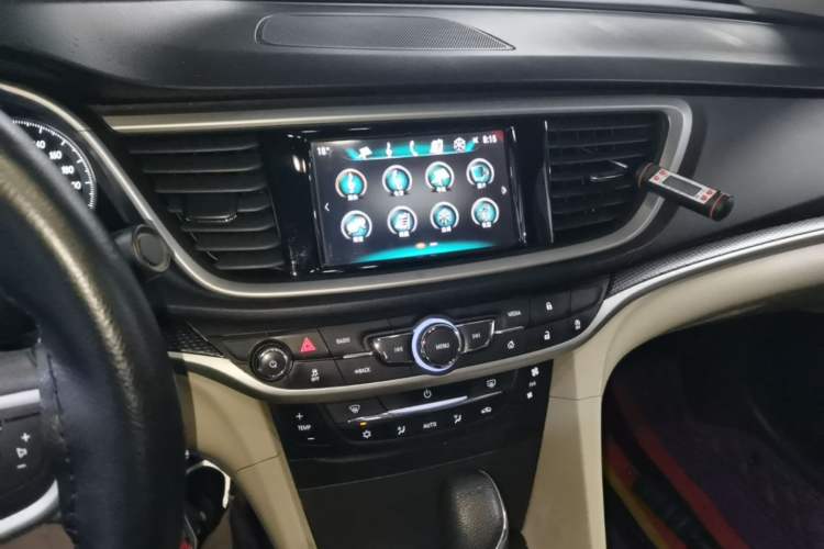 Used Buick GT 2019 15T Dual-Clutch Connected Elite Model China VI Audio And AC Panel