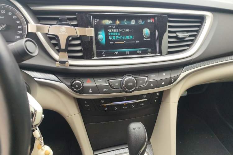 Used Buick GT 2019 15T Dual-Clutch Connected Elite Model China VI Audio And AC Panel