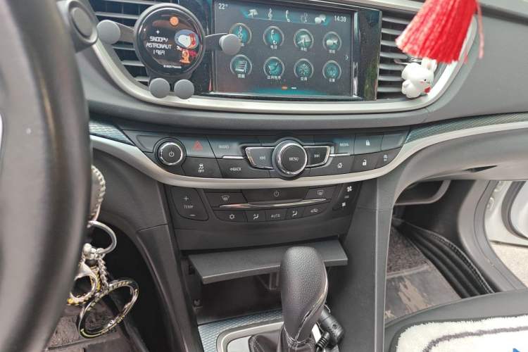 Used Buick GT 2019 18T Automatic Connected Elite Model China V Standard Audio And AC Panel