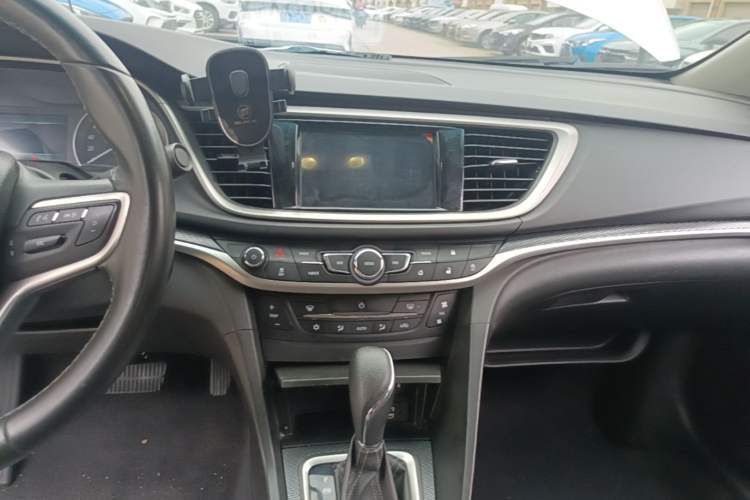 Used Buick GT 2019 18T Automatic Connected Elite Model China VI Standard Audio And AC Panel