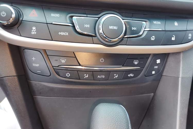 Used Buick GT 2019 18T Automatic Connected Flagship Version China V Standard Audio And AC Panel