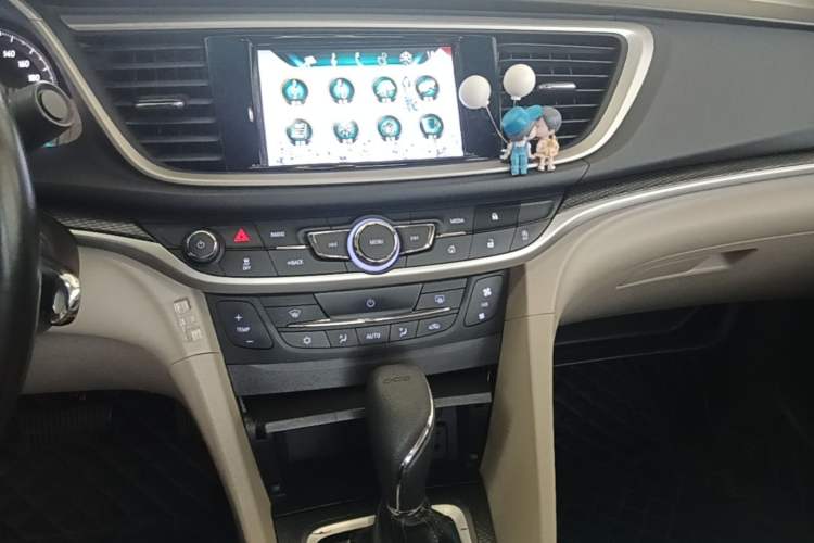 Used Buick GT 2019 15T Dual-Clutch Connected Elite Model China VI Audio And AC Panel