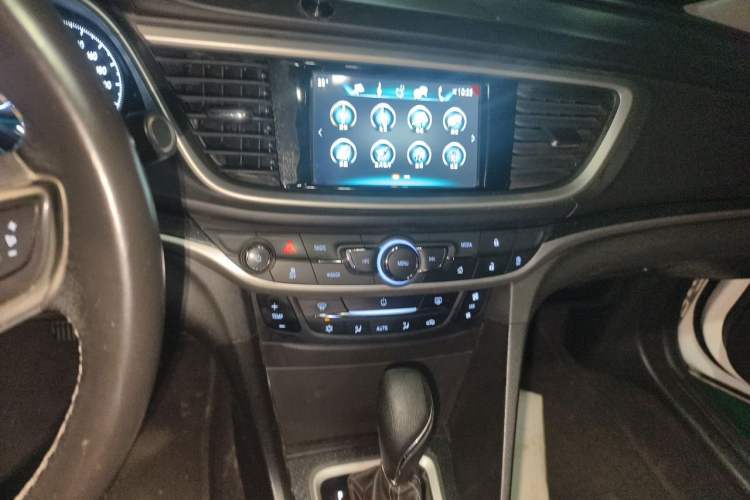 Used Buick GT 2019 18T Automatic Connected Elite Model China V Standard Audio And AC Panel