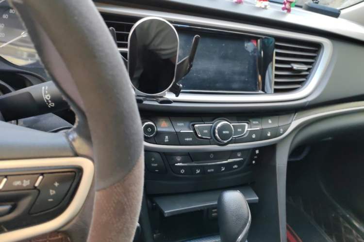 Used Buick GT 2019 18T Automatic Connected Elite Model China VI Standard Audio And AC Panel