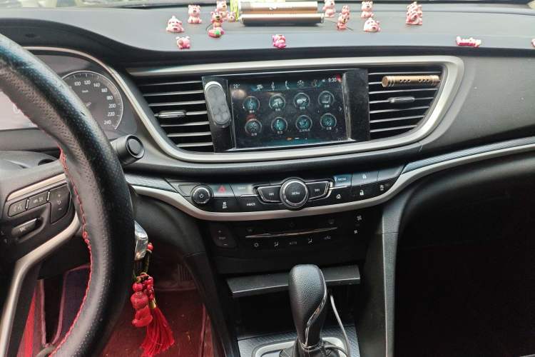 Used Buick GT 2019 18T Automatic Connected Elite Model China V Standard Audio And AC Panel