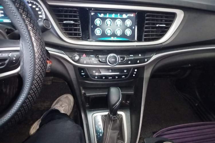 Used Buick GT 2019 18T Automatic Connected Elite Model China VI Standard Audio And AC Panel