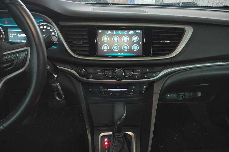 Used Buick GT 2019 18T Automatic Connected Elite Model China V Standard Audio And AC Panel