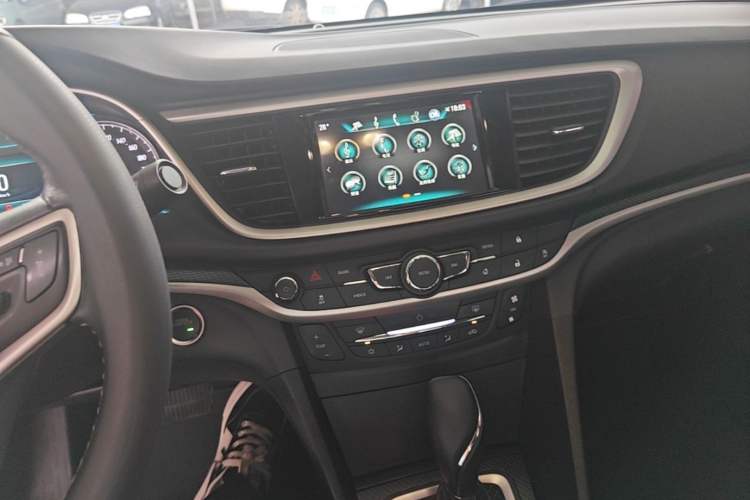 Used Buick GT 2019 18T Automatic Connected Elite Model China V Standard Audio And AC Panel