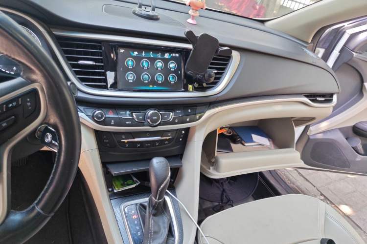 Used Buick GT 2019 15T Dual-Clutch Connected Elite Model China VI Audio And AC Panel