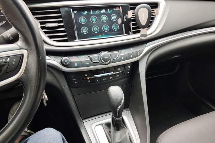 Used Buick GT 2019 18T Automatic Connected Elite Model China VI Standard Audio And AC Panel