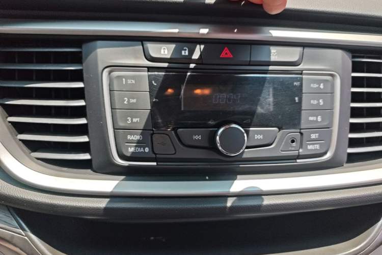 Used Buick GT 2019 15T Dual-Clutch Advanced Version China VI Standard Audio And AC Panel