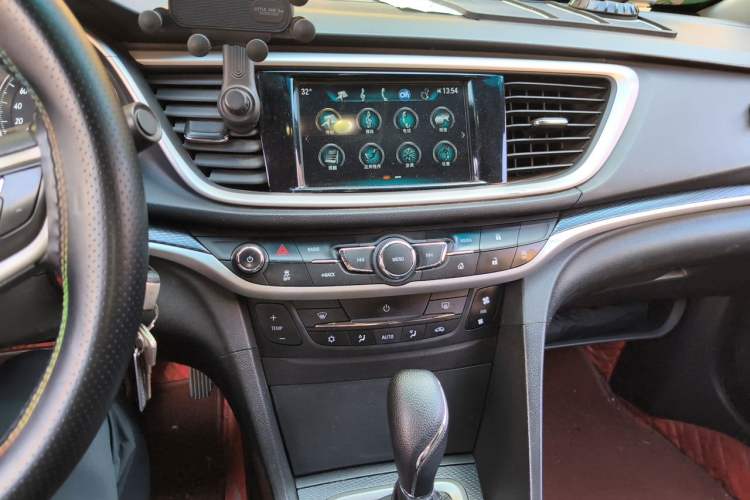 Used Buick GT 2019 18T Automatic Connected Elite Model China V Standard Audio And AC Panel