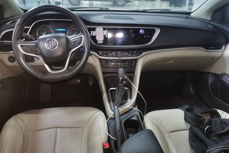 Used Buick GT 2019 15T Dual-Clutch Connected Elite Model China VI Center Console