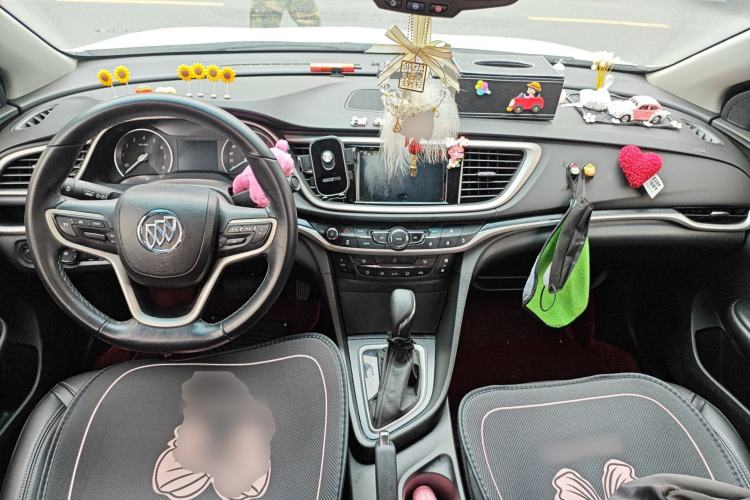 Used Buick GT 2019 18T Automatic Connected Elite Model China VI Standard Center Console