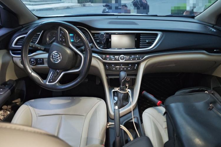 Used Buick GT 2019 15T Dual-Clutch Connected Elite Model China VI Center Console