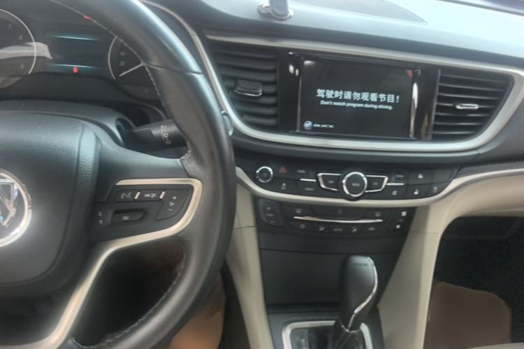 Used Buick GT 2019 15T Dual-Clutch Connected Elite Model China VI Center Console
