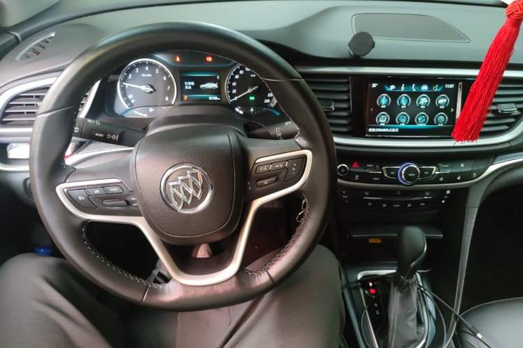 Used Buick GT 2019 18T Automatic Connected Elite Model China VI Standard Center Console