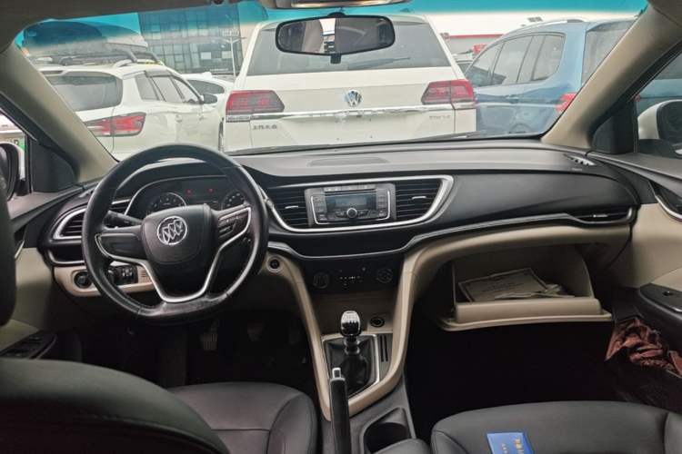 Used Buick GT 2019 15T Manual Elite Version China VI Standard Center Console