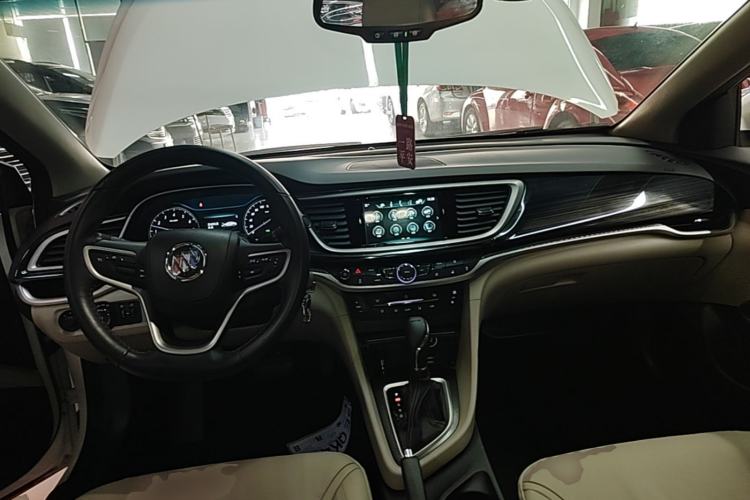 Used Buick GT 2019 15T Dual-Clutch Connected Elite Model China VI Center Console