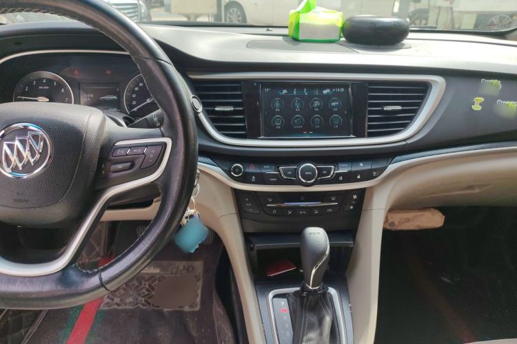 Used Buick GT 2019 15T Dual-Clutch Connected Elite Model China VI Center Console