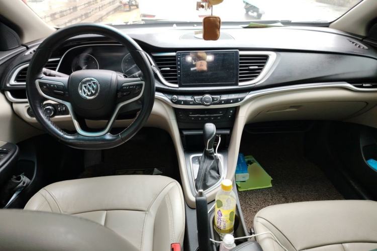 Used Buick GT 2019 15T Dual-Clutch Connected Elite Model China VI Center Console