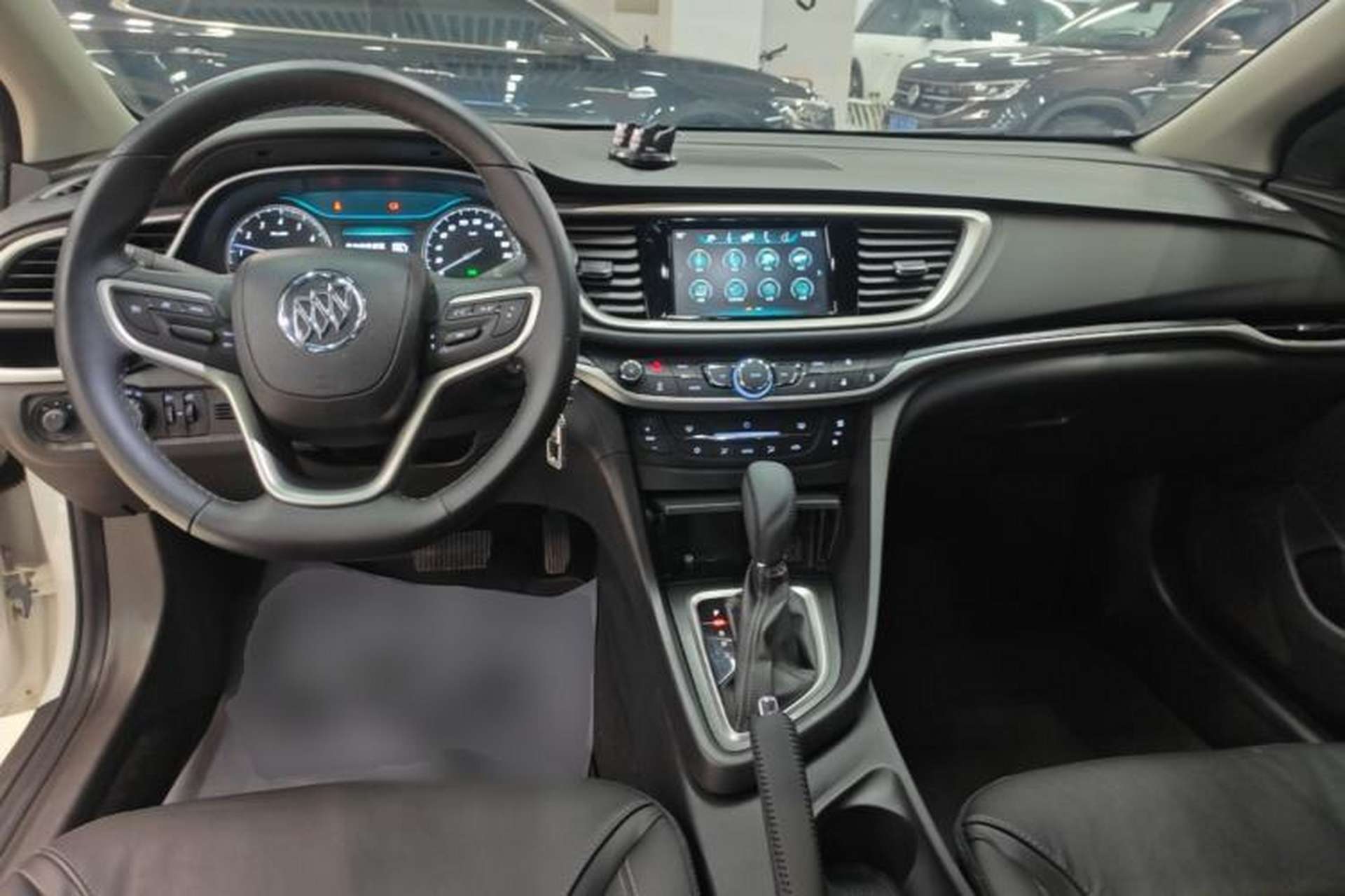 Used Buick GT 2019 18T Automatic Connected Elite Model China VI Standard Center Console