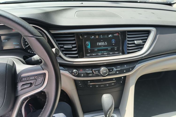 Used Buick GT 2019 15T Dual-Clutch Connected Elite Model China VI Center Console