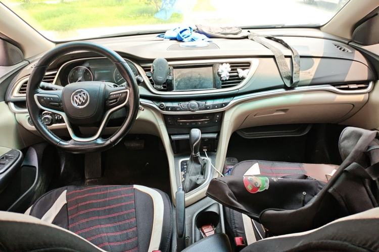 Used Buick GT 2019 15T Dual-Clutch Connected Elite Model China VI Center Console