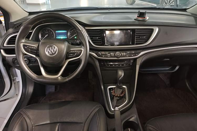 Used Buick GT 2019 18T Automatic Connected Elite Model China VI Standard Center Console
