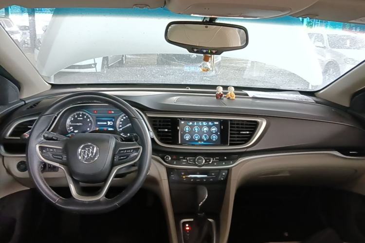 Used Buick GT 2019 15T Dual-Clutch Connected Elite Model China VI Center Console