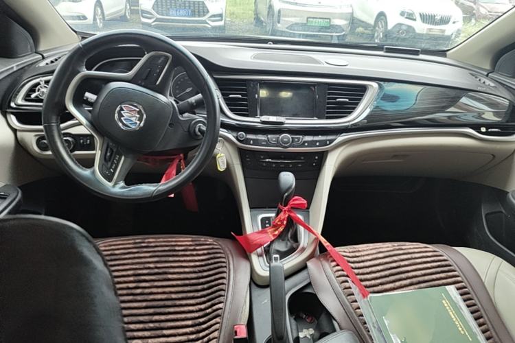 Used Buick GT 2019 15T Dual-Clutch Connected Elite Model China VI Center Console