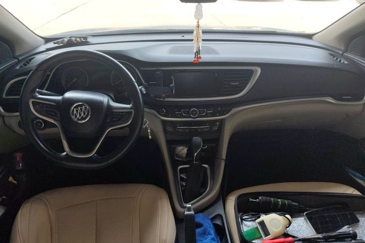 Used Buick GT 2019 15T Dual-Clutch Connected Elite Model China VI Center Console