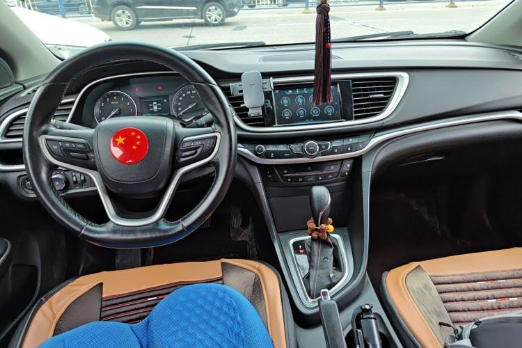 Used Buick GT 2019 18T Automatic Connected Elite Model China VI Standard Center Console