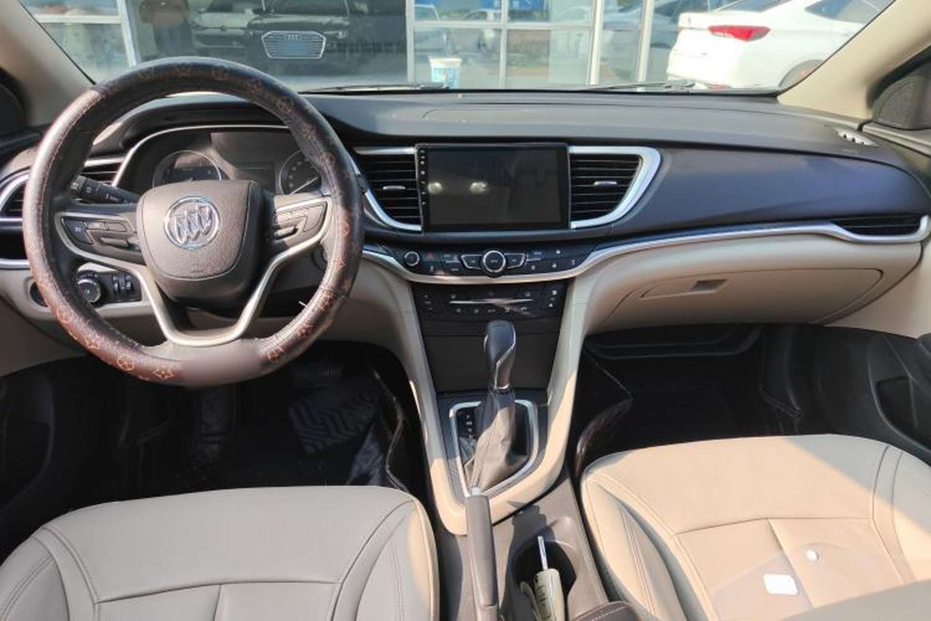 Used Buick GT 2019 15T Dual-Clutch Connected Elite Model China VI Center Console
